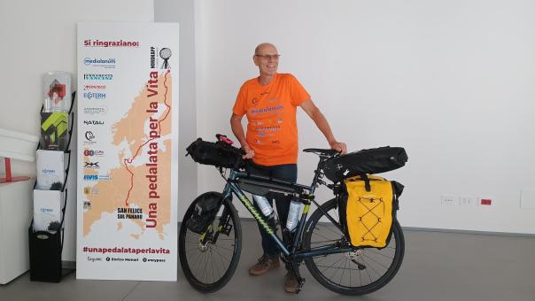 “Creo que estoy un poco loco” Edilteco apoya el viaje en bicicleta de Enrico Monari hasta Cabo Norte