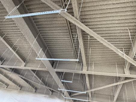 Edificio con estructura metálica